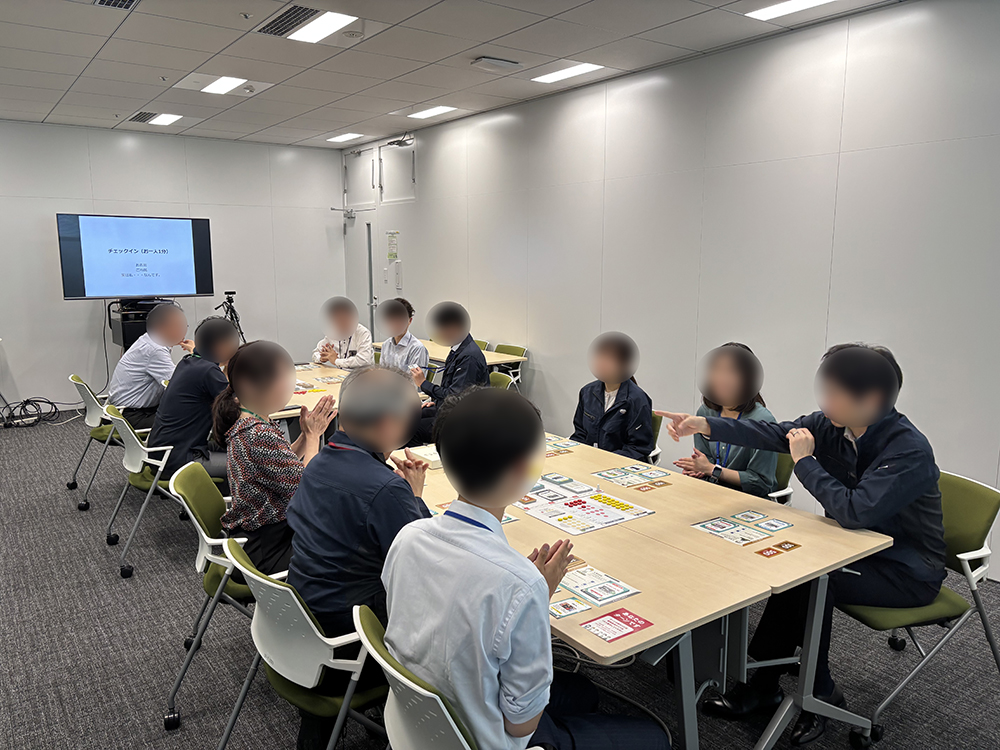 議論するチーム