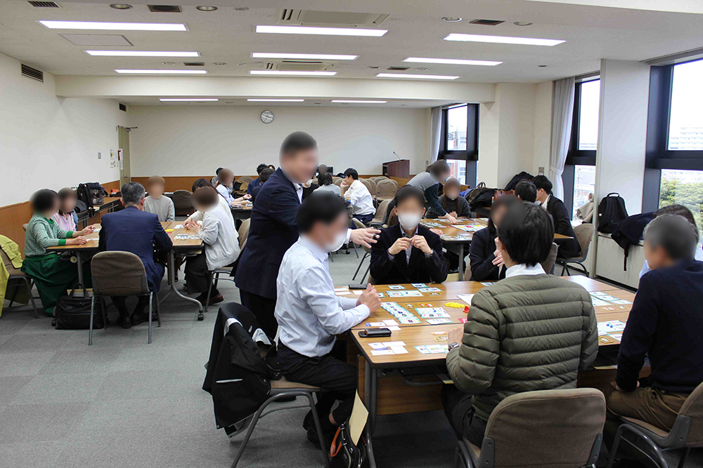 カードを選択する様子