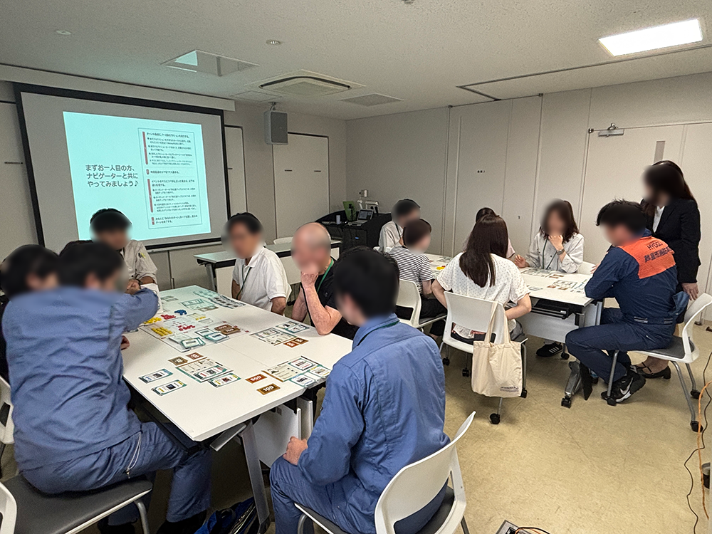 カードを選択する様子