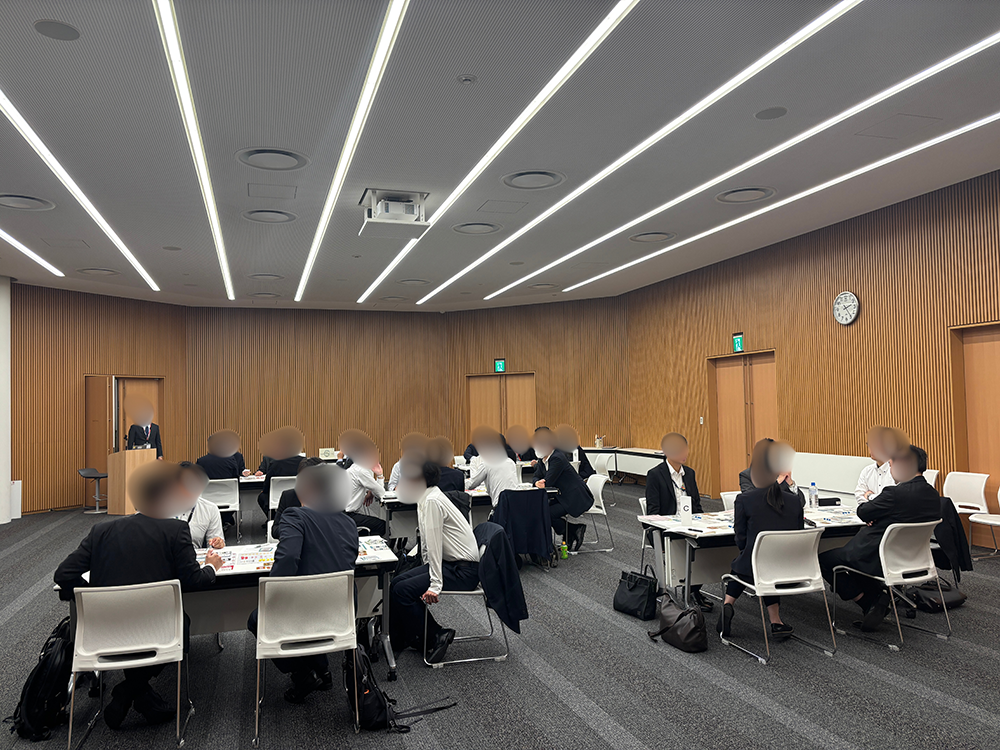 カードを選択する様子