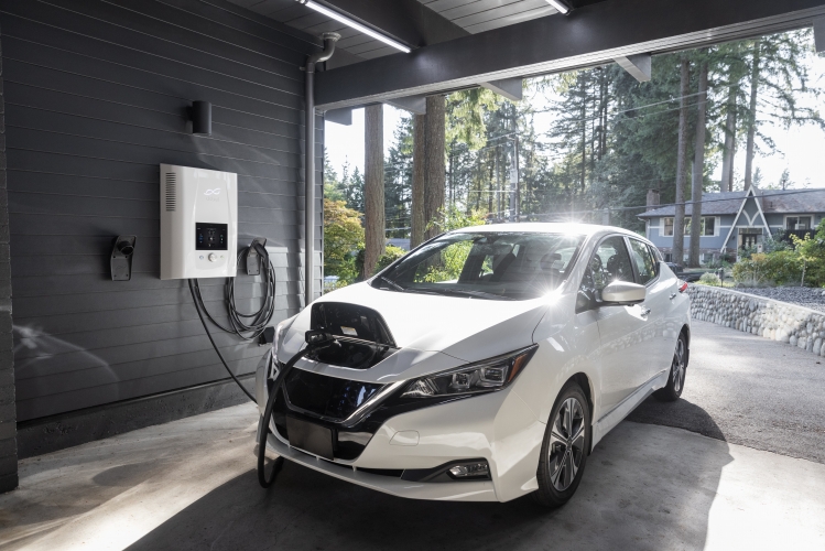 EV(電気自動車)とは?メリットや デメリット、選び方などを詳細に解説