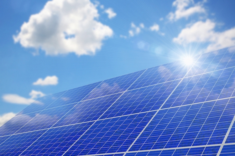 産業用太陽光発電に蓄電池を導入するには？導入手順やメリット・デメリットを紹介