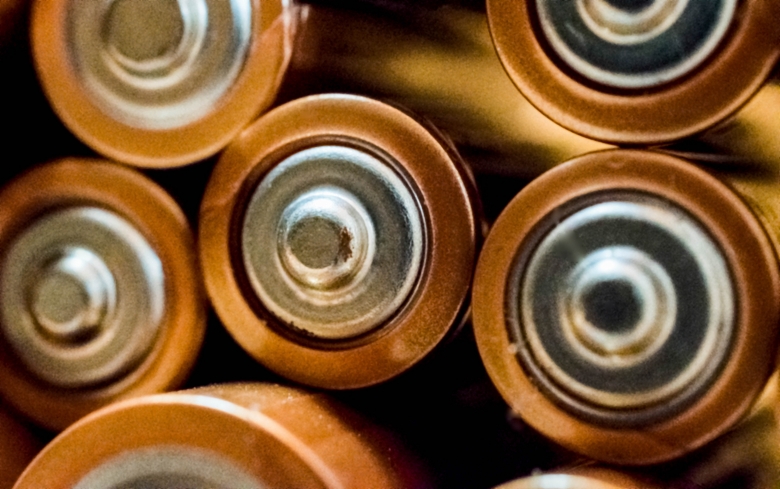蓄電池の基礎知識　２．蓄電池の素材について