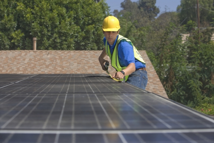 太陽光発電の過積載とは?メリット・デメリットや注意点・シミュレーション方法を解説